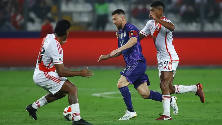 Messi anotó dos goles para Argentina en Perú