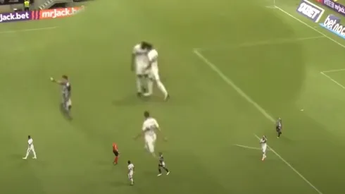 Diogo de Oliveira le propinó un cabezazo a Benjamín Kuscevic y le fracturó la mandíbula.