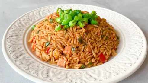 Así puedes hacer un rico arroz chaufa para el almuerzo de la semana