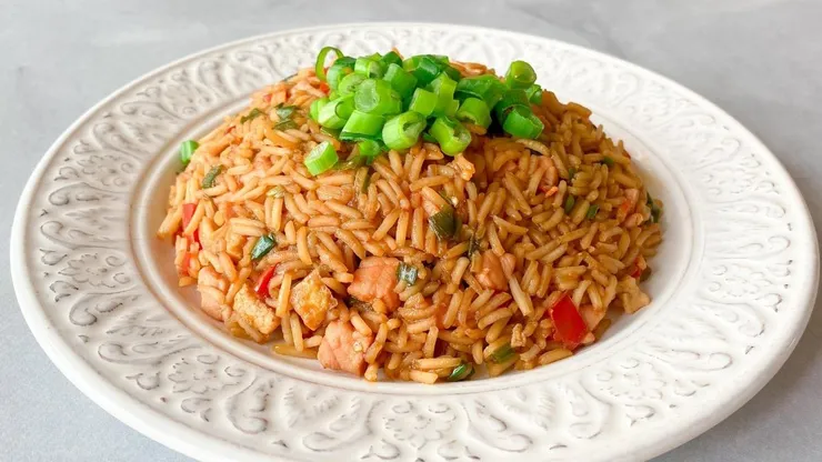 Así puedes hacer un rico arroz chaufa para el almuerzo de la semana