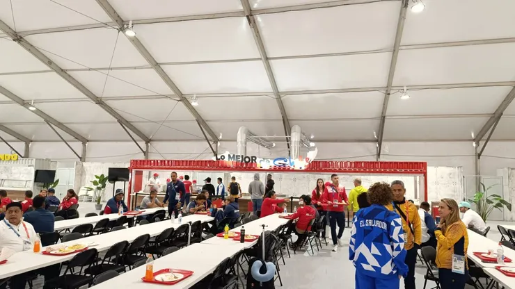 El comedor funciona 22 horas al día
