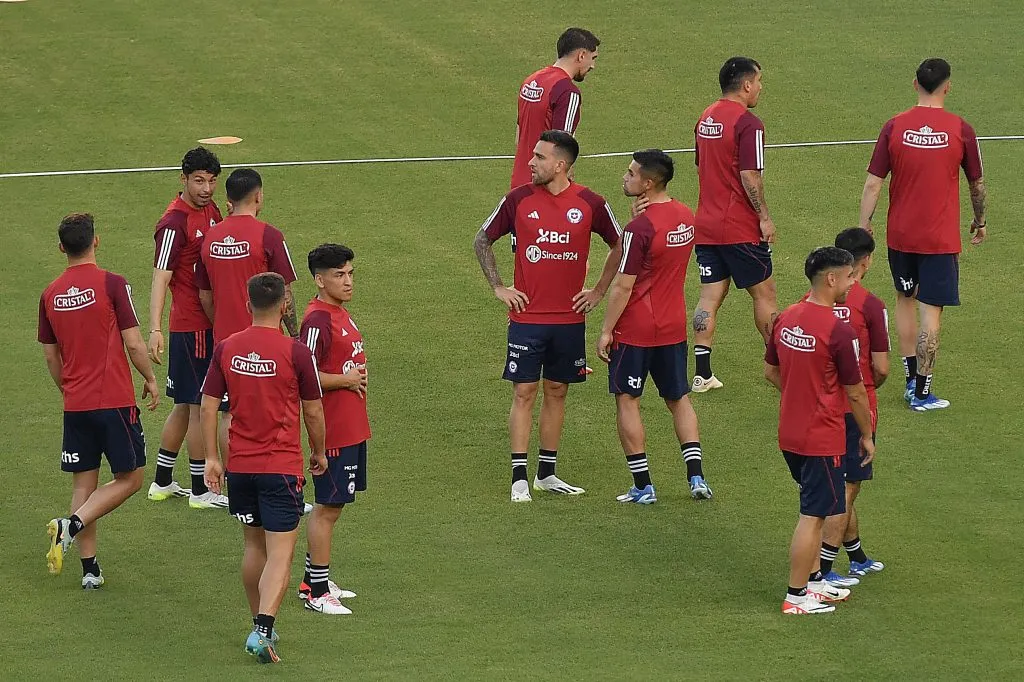 Loyola (segundo a la izquierda) es la apuesta de Berizzo | Photosport