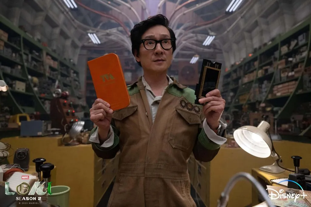 Ke Huy Quan interpreta a Ouroboros en Loki 2 Foto: Marvel Studios y Disney+