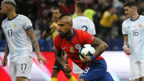 Arturo Vidal no aprobó la actitud de Rodrigo de Paul en el juego entre Argentina y Paraguay.