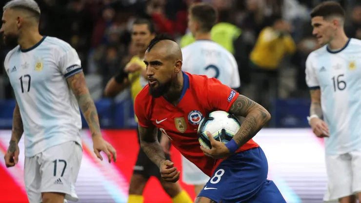 Arturo Vidal no aprobó la actitud de Rodrigo de Paul en el juego entre Argentina y Paraguay.