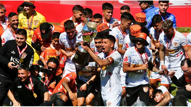 Cobreloa regresó a la Primera División luego de angustiantes ocho años en la B.