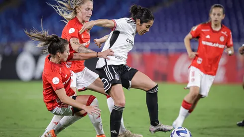 Paloma López no pudo contra el mediocampo del Inter de Porto Alegre.