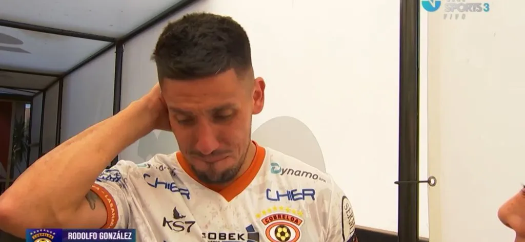 Rodolfo González, hincha fanático y capitán de Cobreloa, se emocionó mucho con el ascenso del club a la primera división. (Captura TNT Sports).