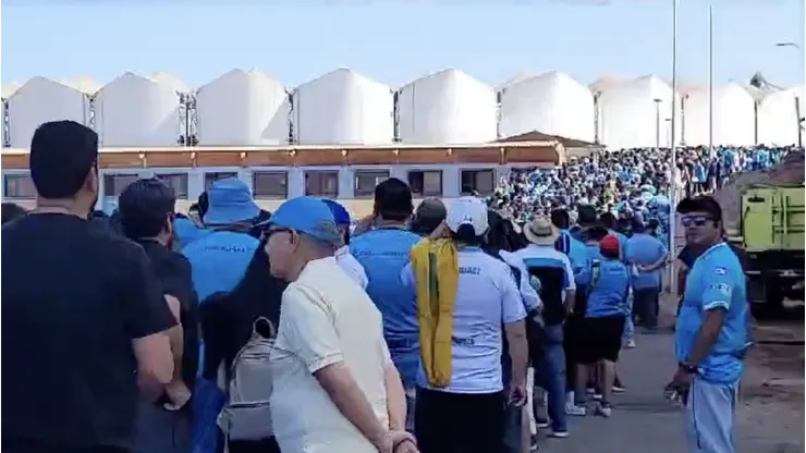 Las puertas abrieron a las 10:00 horas, pero los hinchas pasaron toda la noche