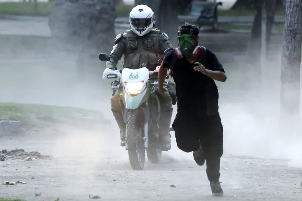 Muchas manifestacions tuvieron enfrentamiento entre la población y Carabinero. Foto: Jonnathan Oyarzun/Aton Chile