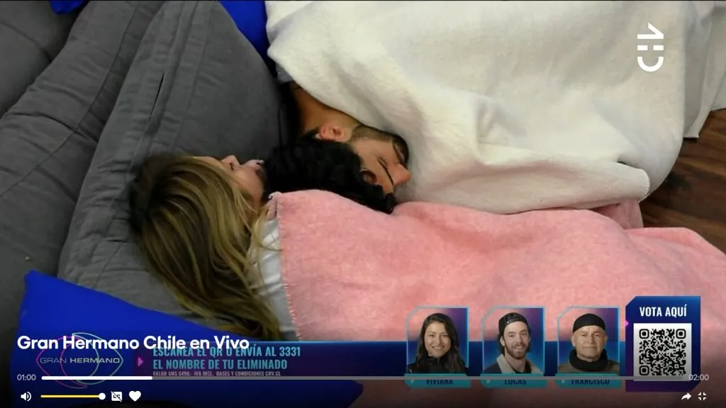 Jorge y Skarleth hicieron tutito juntos en el sillón de la casa. Foto: Chilevisión