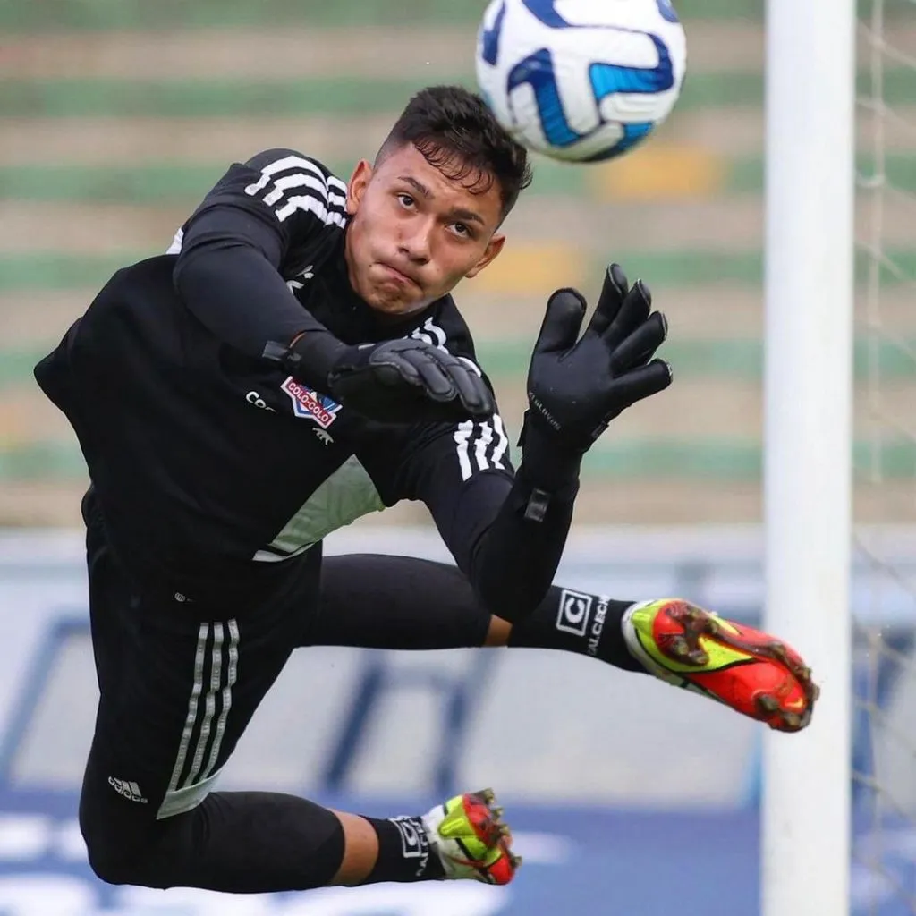 Eduardo Villanueva en una de las prácticas albas. (Foto: Colo Colo).