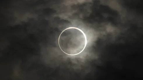Eclipse solar anular observado el 21 de mayo de 2012 en Tokio, Japón.