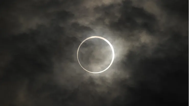 Eclipse solar anular observado el 21 de mayo de 2012 en Tokio, Japón.