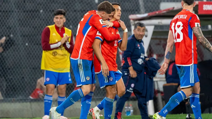 Diego Valdés y Alexis Sánchez son dos de los tres jugadores chilenos que se metieron al once ideal de la tercera fecha de Eliminatorias Sudamericanas.