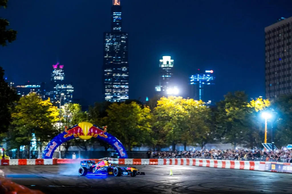 El show ha recorrido distintos rincones del mundo, como Chicago, en Estados Unidos, donde fue un recorrido nocturno. Foto: Red Bull Content Pool.