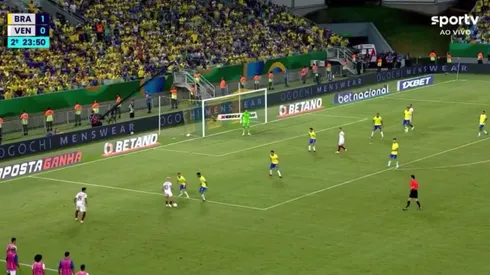 Soteldo se sacó a dos defensores con un solo gesto técnico.