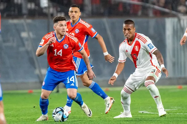Víctor Felipe Méndez jugó su primer partido por Eliminatorias con la selección chilena. | Foto: Guillermo Salazar.