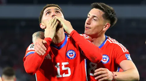 Valdés celebra el gol que fue un desahogo para todo Chile