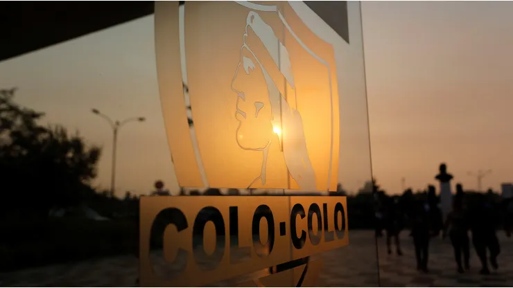 Colo Colo responde al ataque desde Republicanos.