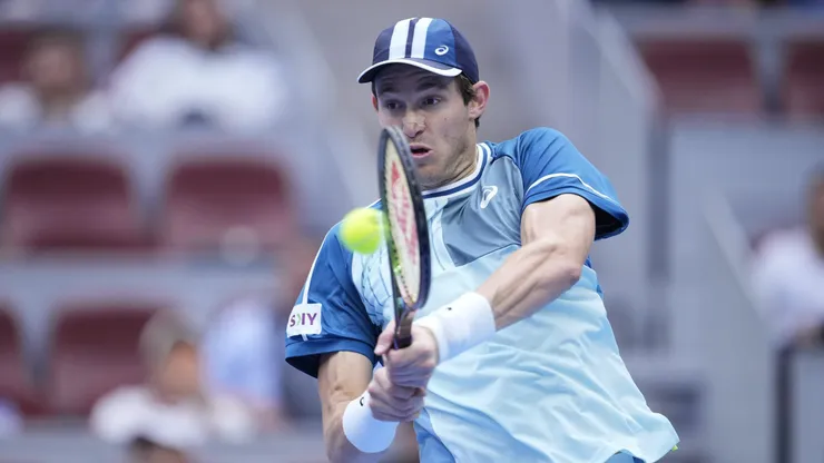 Nicolás Jarry se estrenó en el ATP 500 de Basilea ante el francés Adrian Mannarino. | Foto: Getty