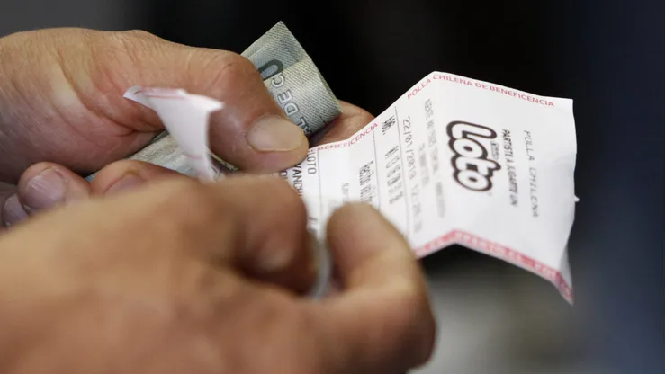 Esta noche se sortean 9.600 millones de peso entre los jugadores del Loto.