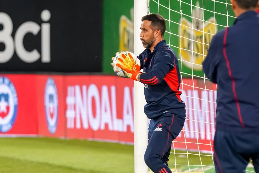 Claudio Bravo fue borrado de la selección chilena en este inicio de las Eliminatorias rumbo al Mundial 2026. | Foto: Guillermo Salazar.