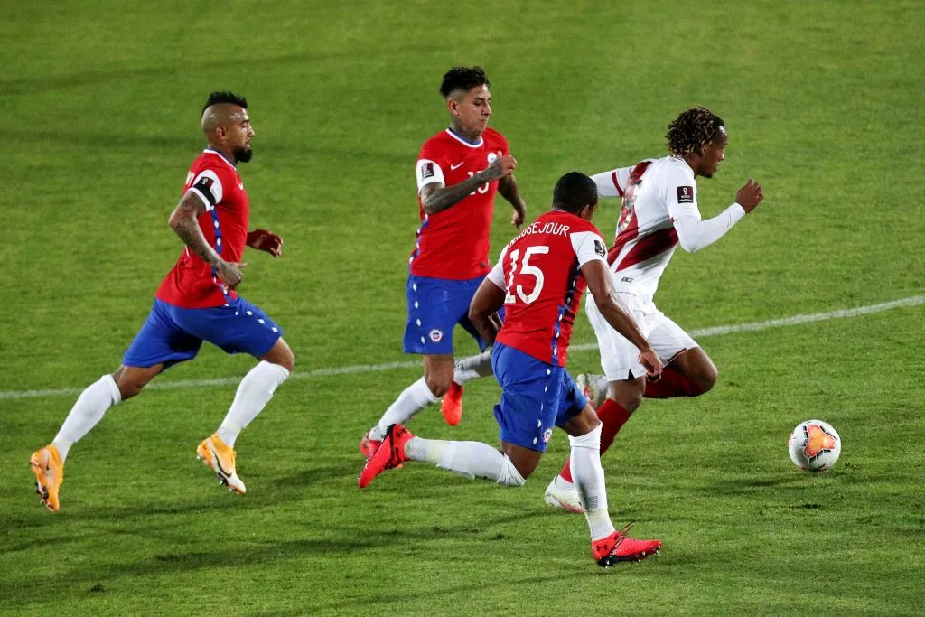 André Carrillo ha sido un dolor de cabeza cada vez que ha enfrentado a Chile. Foto: Getty Images.