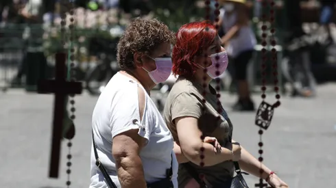 El bono otorga un monto de 32 mil pesos mensuales a la cuidadora.