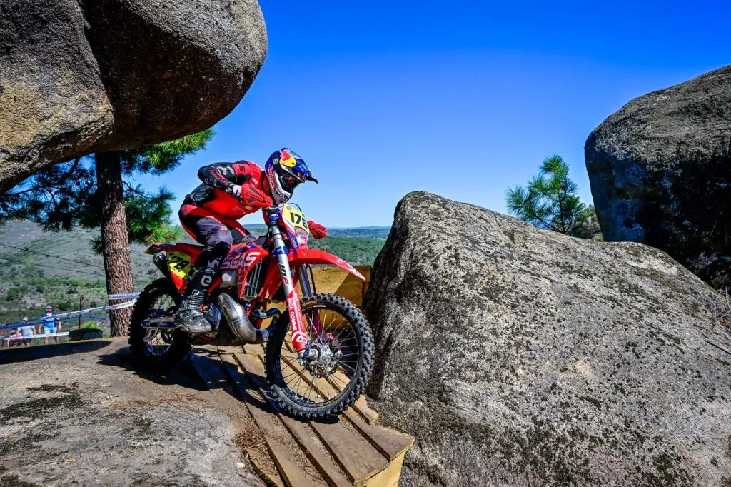 Benjamín Herrera destacó durante este 2023 tanto en el Campeonato Italiano de Enduro como en el torneo italiano. Foto: Red Bull Content Pool.