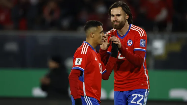 Alexis Sánchez y Ben Brereton serán objetivos rápidos para el mediocampo de la Roja, según adelantó el Eche.
