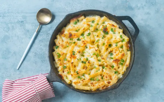 Pasta con queso gratinado. (Getty)