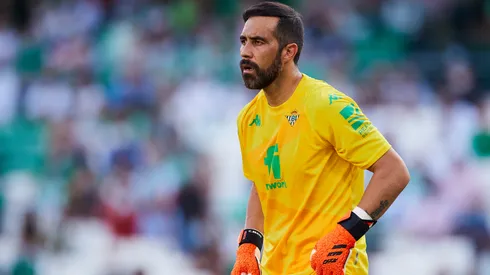 Claudio Bravo descansa tras su buen presente con Betis.