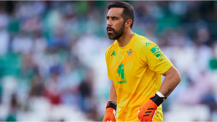 Claudio Bravo descansa tras su buen presente con Betis.