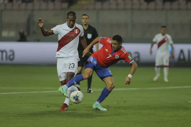 Alexis Sánchez suma tres goles contra Perú en partidos oficiales. | Foto: Photosport