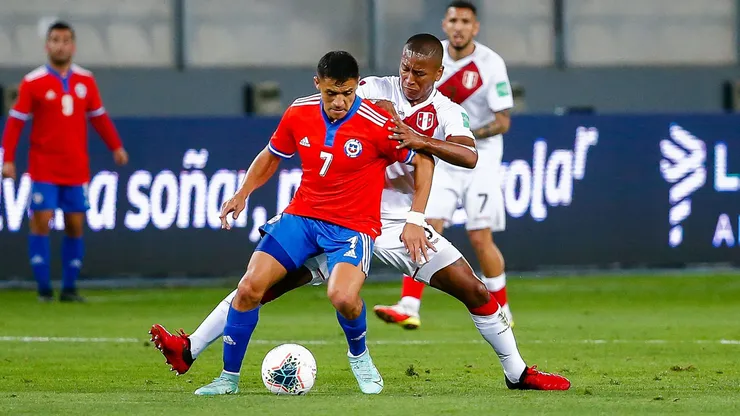 Alexis Sánchez recibió una fuerte crítica desde Perú, y César Vaccia lo defiende. | Foto: Photosport