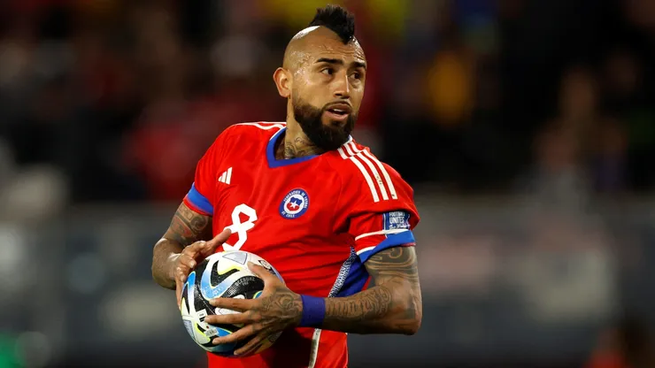 Arturo Vidal sigue en su recuperación en el país.