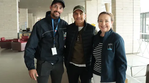 Alexis Sánchez acompañado de las autoridades de la región.