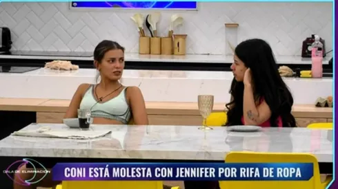 Coni se molesta con Pincoya.