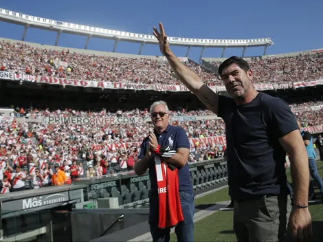 "Chileno, chileno...": Salas recibe ovación de hinchas de River
