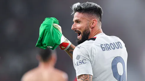 Olivier Giroud se puso bajo los palos y tapó una ocasión de gran peligro.