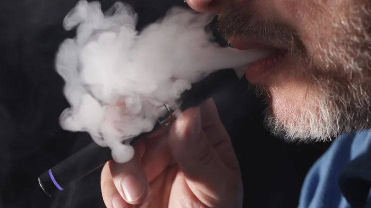 Las nuevas normativas de la ley que regulan el uso de cigarros electrónicos.