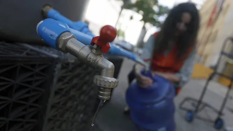 Anuncian corte de agua en Santiago