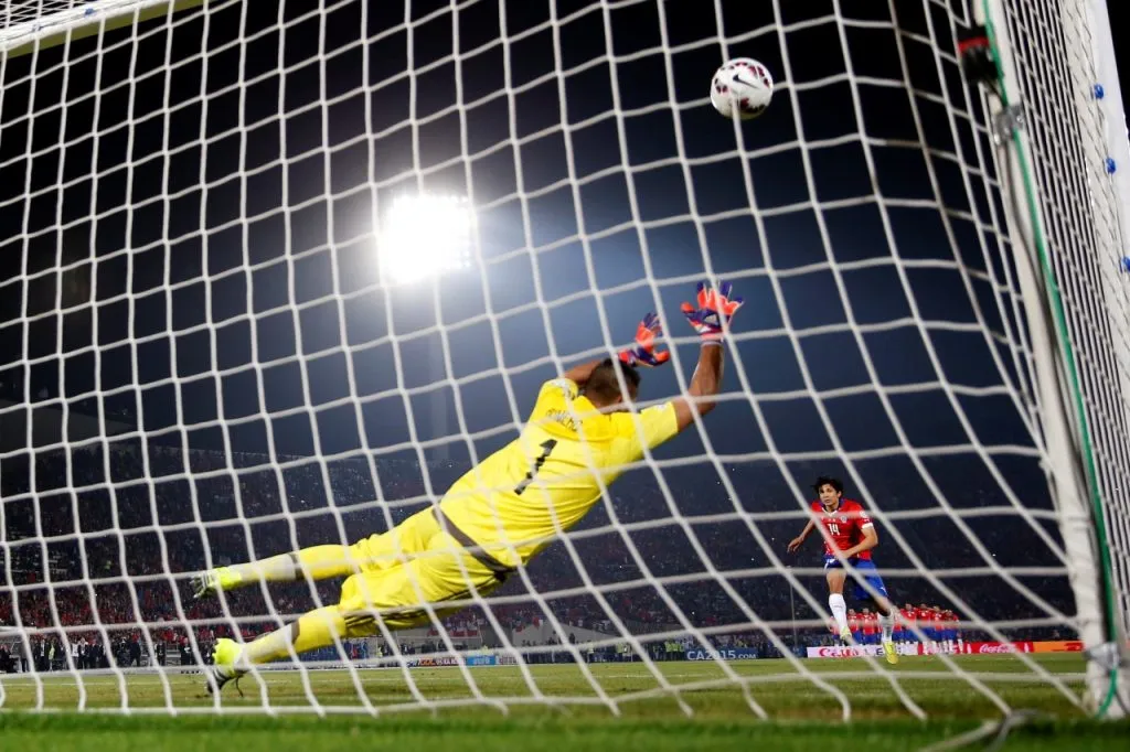Matías Fernández y el penal más perfecto de todos los tiempos (Photosport)