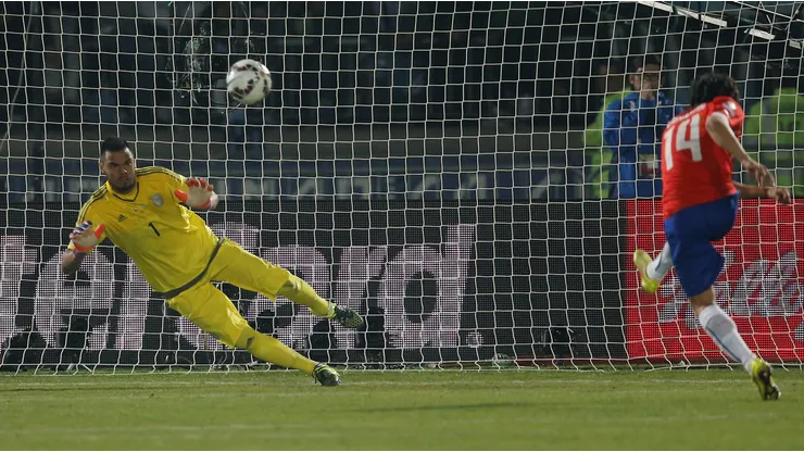 Matías Fernández y el penal más perfecto en la historia.