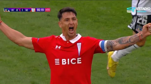 Zampedri festeja el lateral contra Colo Colo, imagen que se viralizó