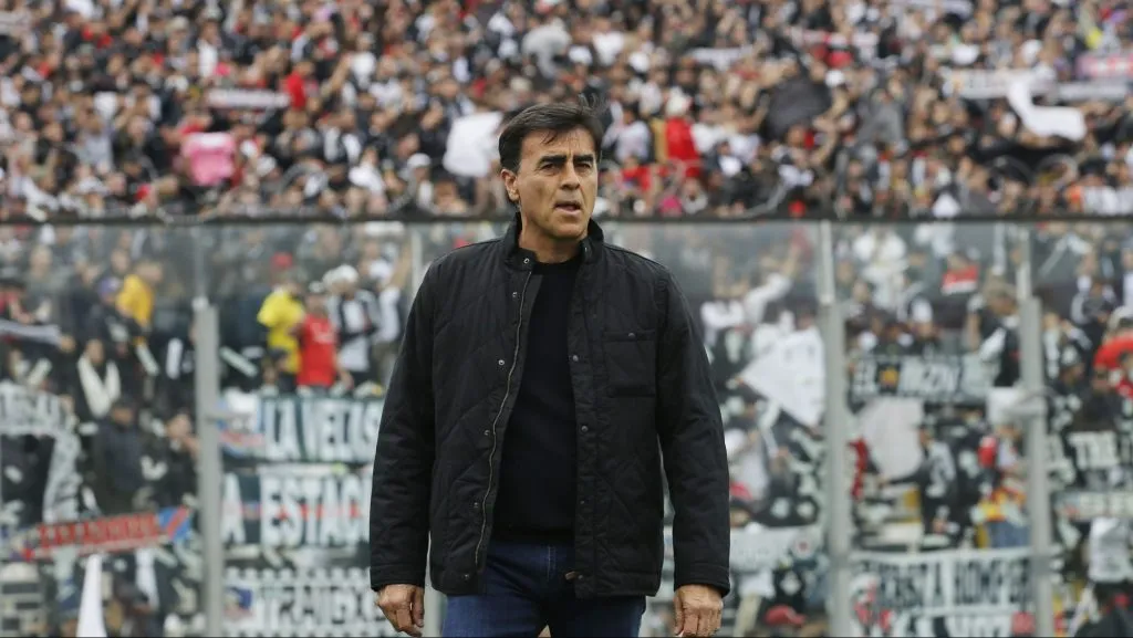 Gustavo Quinteros termina su contrato en diciembre de 2023. ¿Seguirá el año siguiente?. Foto: Photosport.