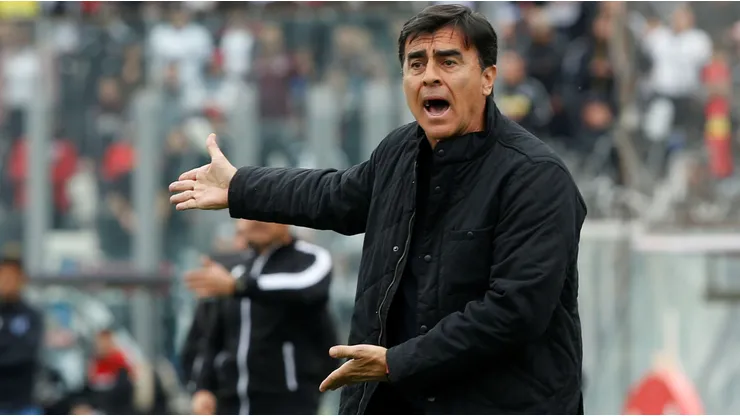 Gustavo Quinteros busca dos títulos en la temporada 2023 con Colo Colo.