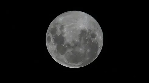 Así puedes sacarle una foto a la Luna con tu celular sin que salga borrosa.