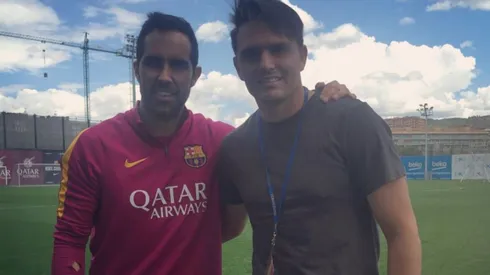 Siete años antes de enfrentarse públicamente por un conflicto en redes sociales, Rafael Olarra visitó a Claudio Bravo en Barcelona.